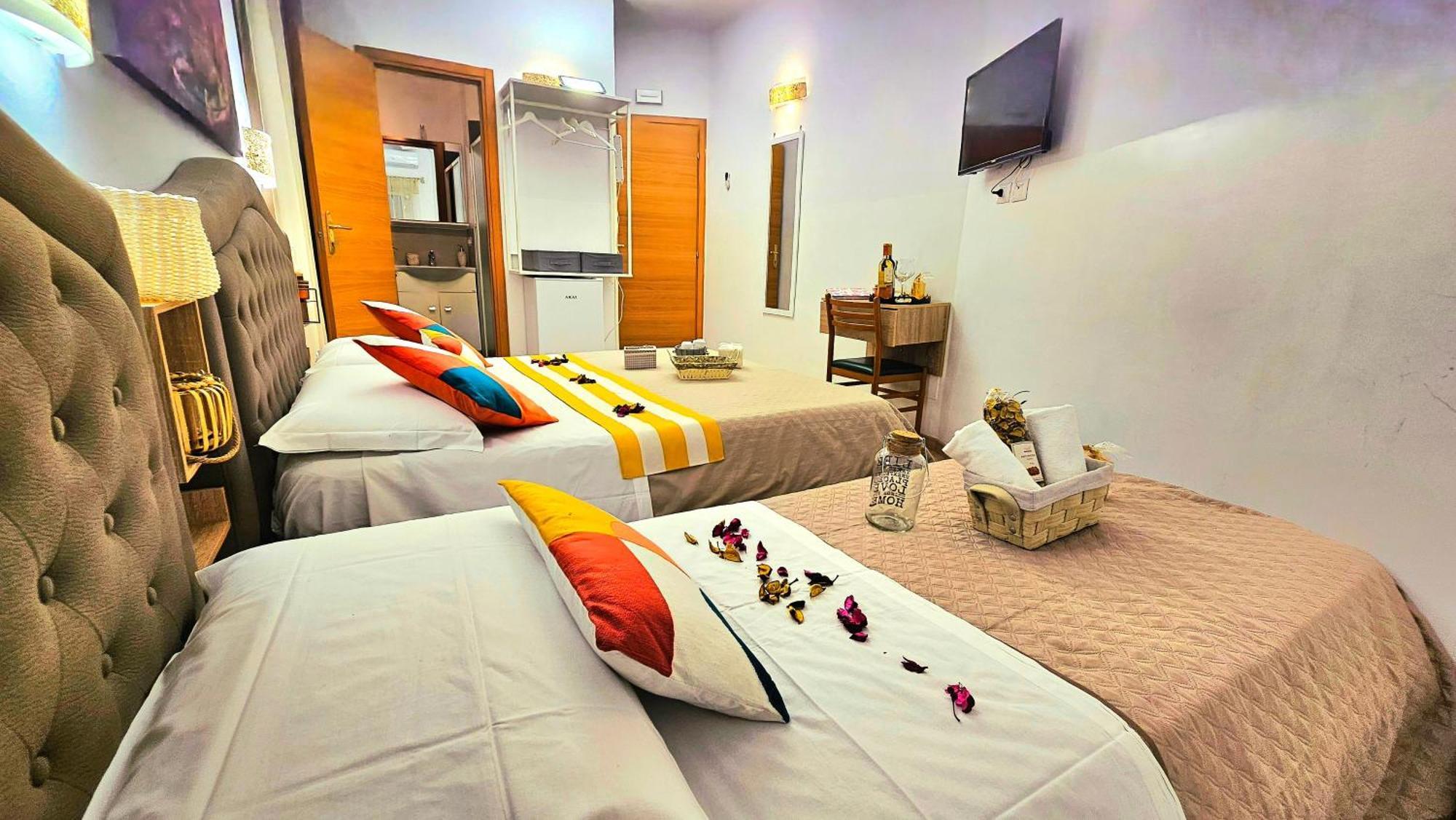 Bed and Breakfast A Casa Simpatia Roma - Free Parking If You Book 4 Nights Экстерьер фото